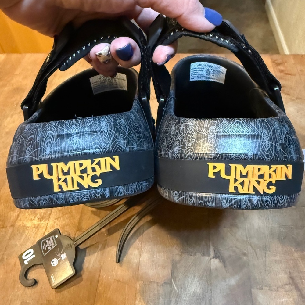 Disney Tim Burtons nightmare before Christmas, clogs, sandals,  NEW Sz 10 /43 - Picture 9 of 13